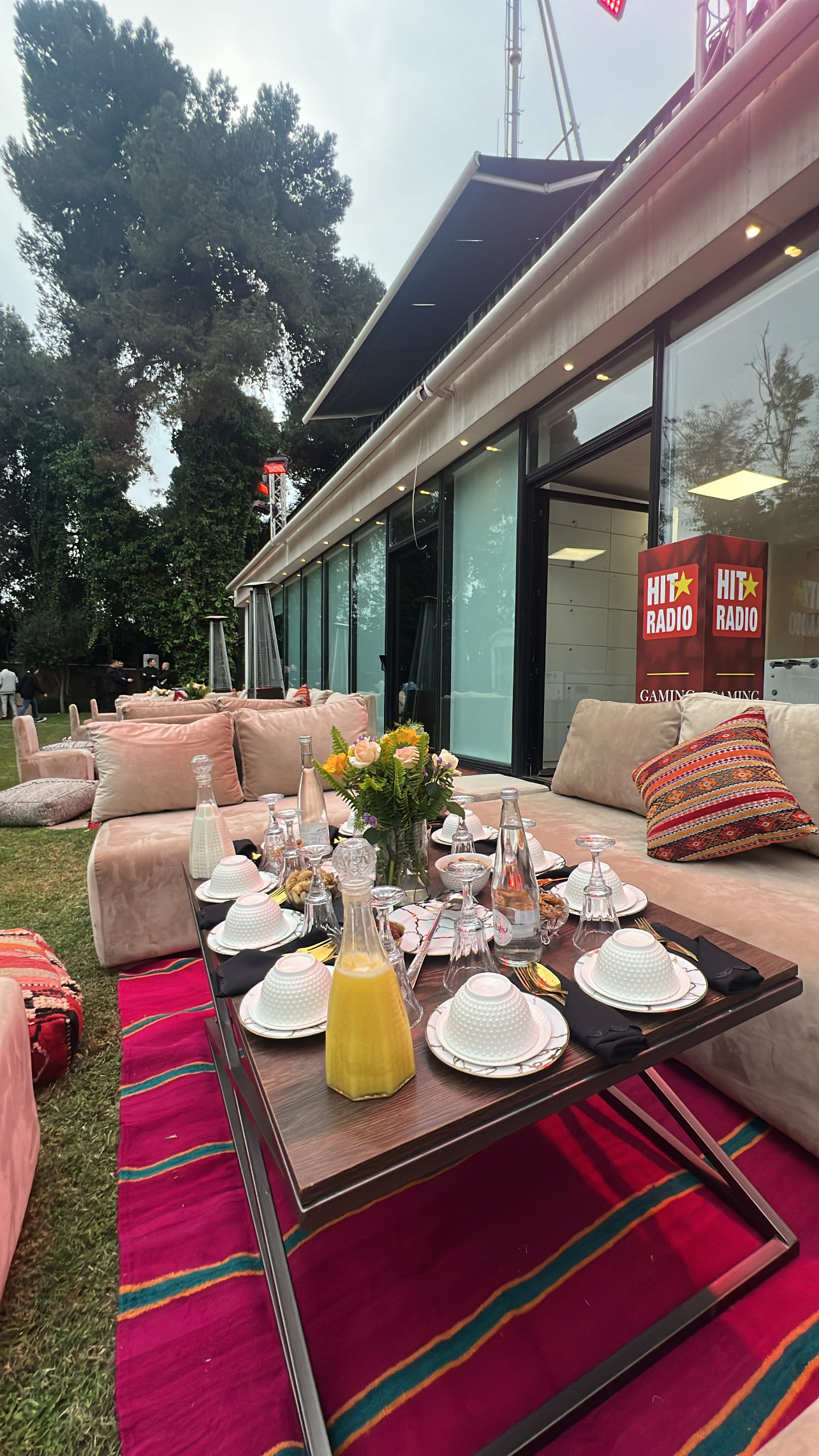 Terrace breakfast lounge