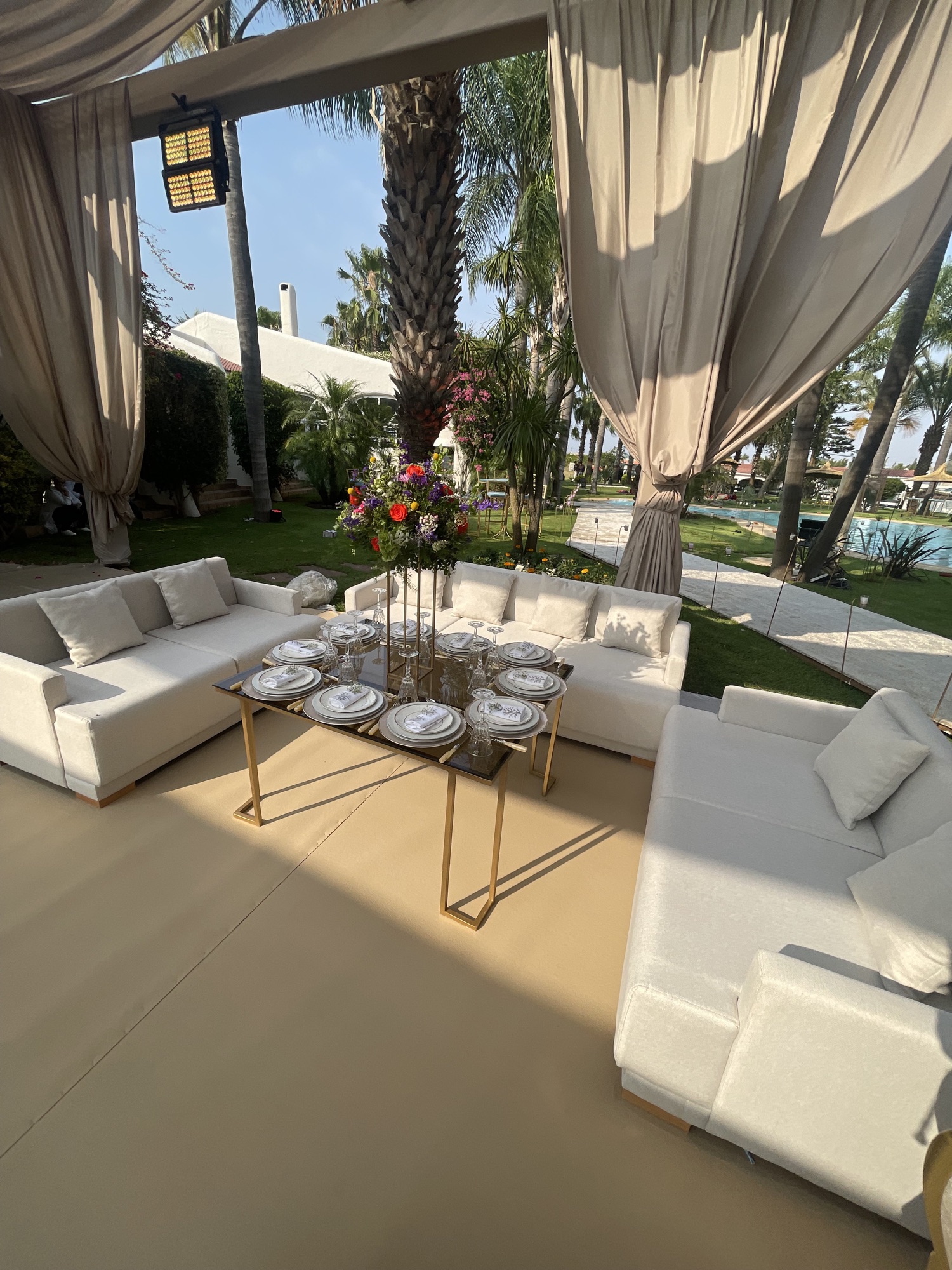 Lounge & dining setup